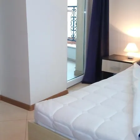 Pearl Apartment *