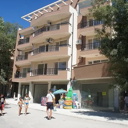 Pearl Apartment *